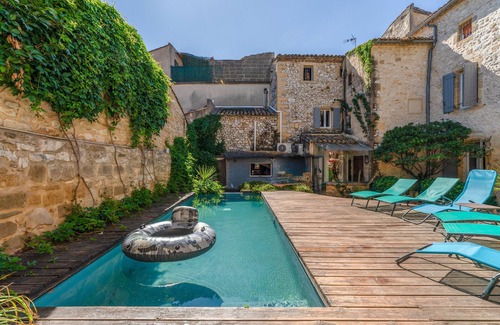 Collias Apartment | The Jasmin suite has a shared swimming pool, Wi-Fi and air conditioning