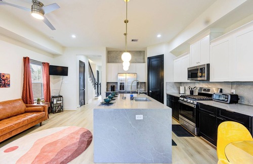 Southeast Houston House | The Jazzy Bungalow!