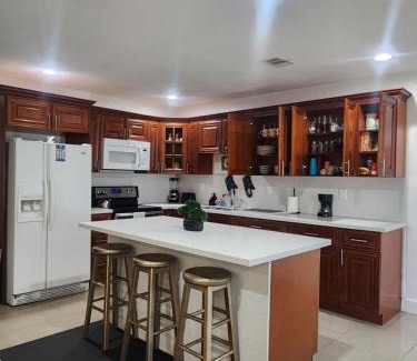 Miami Gardens House | The Jazzy Escape