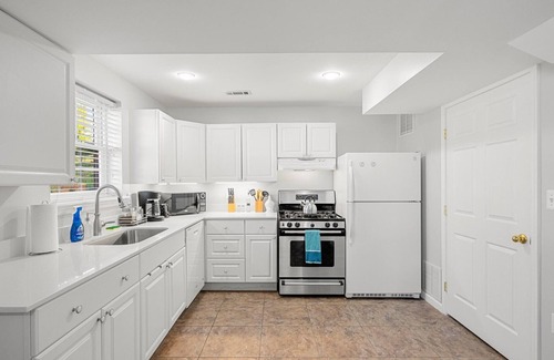 Jefferson Manor Bed & Breakfast | The Jefferson | Emerald | City View
