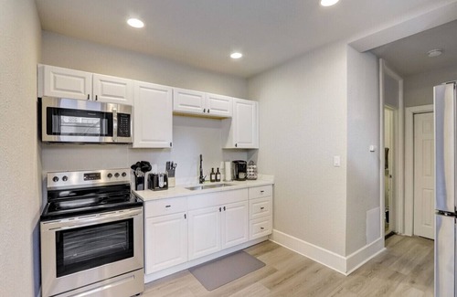 East Town Apartment | The Jefferson House Residence