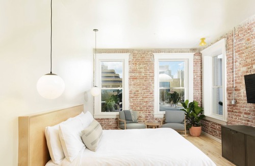 Downtown Reno Hotel | The Jesse Hotel & Bar
