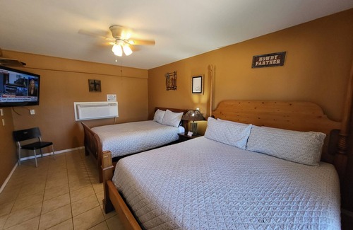 Buchanan Dam Cabin | The Jesse James Suite At the HCL