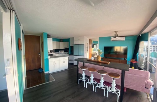 Ala Moana Condo | The Jetsons Sunset Penthouse - Iconic Birds Nest - Urban Retreat Honolulu