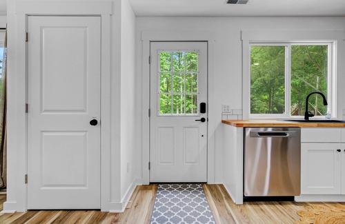 Newaygo Apartment | The Jetty Upper Rooms Getaway on Croton Dam Pond.