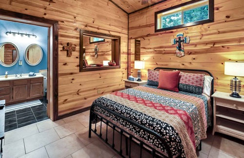 Newnata House | The "Jewel of the Nile" on Greers Ferry Lake