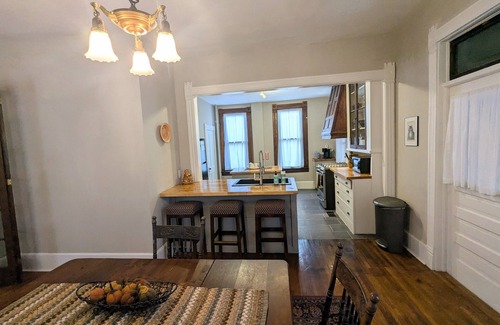 Hannibal House | The John Sydney House - Family and Pet Friendly Historic Home Downtown