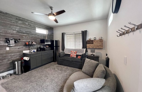 Twin Falls House | The Jolly Rancher, King beds, Luxury Furnishings, Great Reviews!