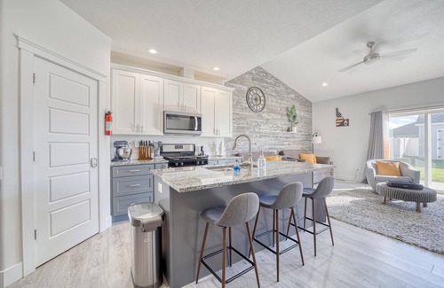 Twin Falls House | The Jolly Rancher, Luxury Amenities, Corporate and Vaca