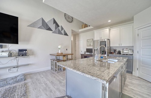 Twin Falls House | The Jolly Rancher, Luxury Amenities, Corporate and Vaca