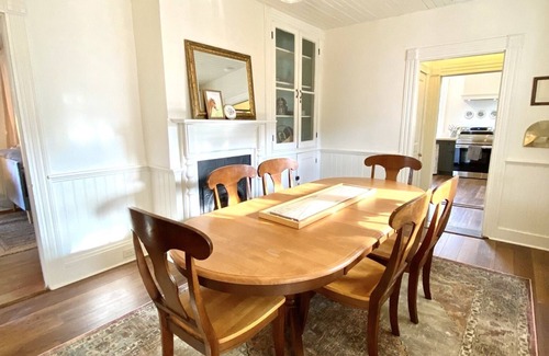 Keeling House | The Jones House: 5 min to VIR, historic 4-bedroom home
