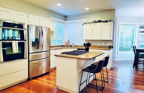 Albany Villa | The Jordan House- outdoor kitchen, very spacious