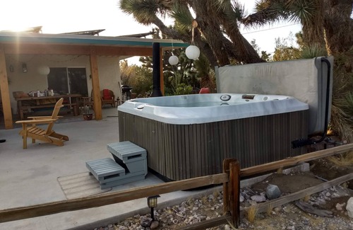 Yucca Valley House | The Joshua Tree Hideaway w/hot tub. Children and Pet friendly