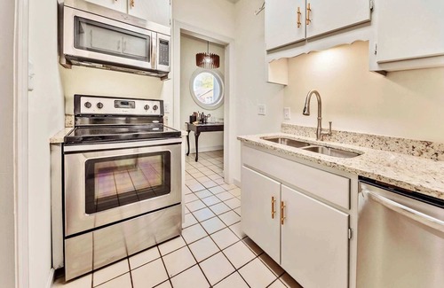 Oxford Condo | The Joshua Tree - Unit B by Apex Short Term Stays