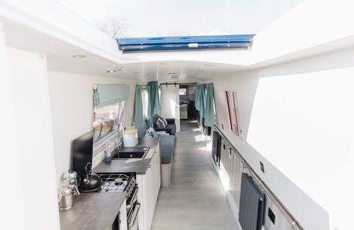 Loughborough Boat Rental | The Jubilee Narrow Boat