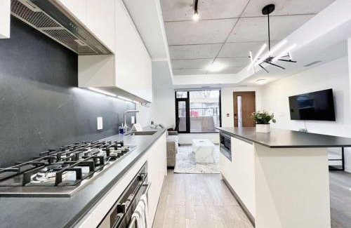 The Junction House | The Junction Nest - Free Parking by Instant Suites