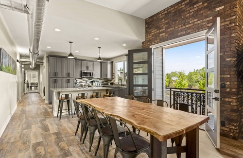 Southside Cabin | "The Juniper"-Gathering Tree's Ultimate 12 suite Downtown Group Stay