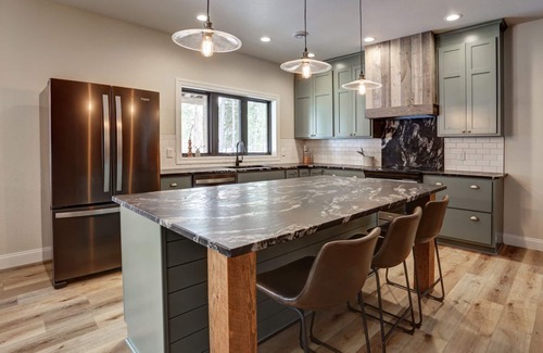 Deadwood House | The Juniper - Hot tub, gas fire table, paved roads, ride to ATV trails