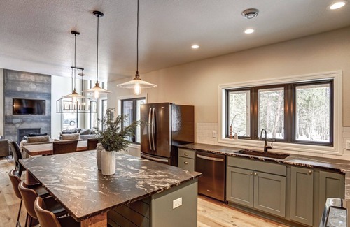 Deadwood House | The Juniper - Hot tub, gas fire table, paved roads, ride to ATV trails