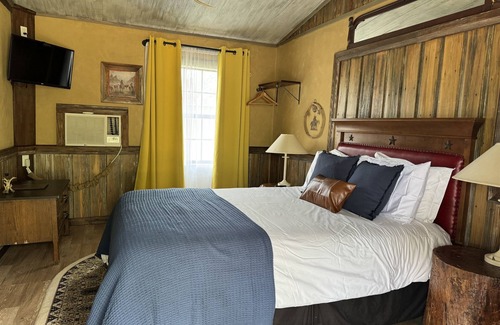 Christoval Hotel | The Juniper Room - The Ranch House Motel
