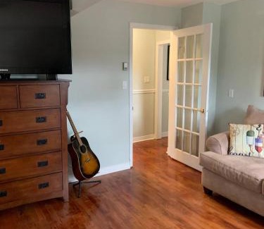 Bracebridge Apartment | The Jypsy Inn - Journey Apartment Muskoka