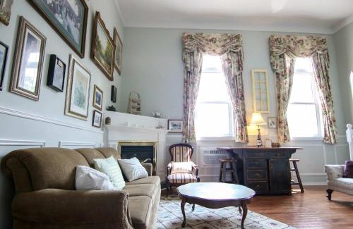 Bracebridge Hotel | The Jypsy Inn - The Royal Suite Bracebridge