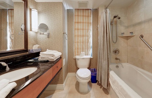 Coal Harbour Apartment | The Kahala Suite at Le Soleil