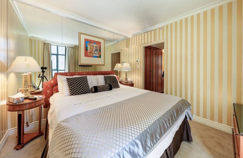 Coal Harbour Apartment | The Kahala Suite at Le Soleil