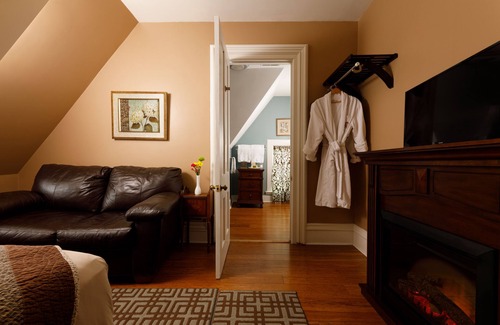 Central Business District Bed & Breakfast | The Kalamazoo House Bed & Breakfast