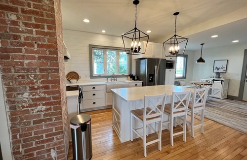 North Mankato House | The Kato Farmhouse - Located Near Ball fields, Golf Course, & Bike Trails
