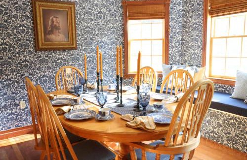 Hitchins House | The Kennedy House
