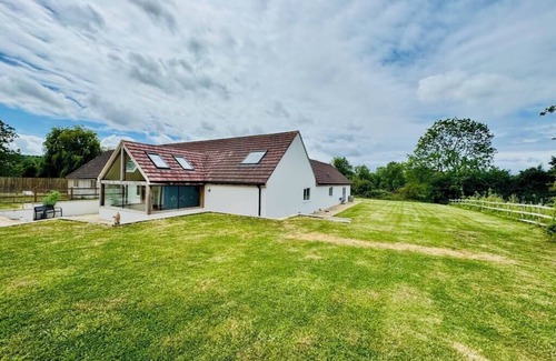 Hawkesbury Villa | The Kennels - LUXE Collection by Maison Pro