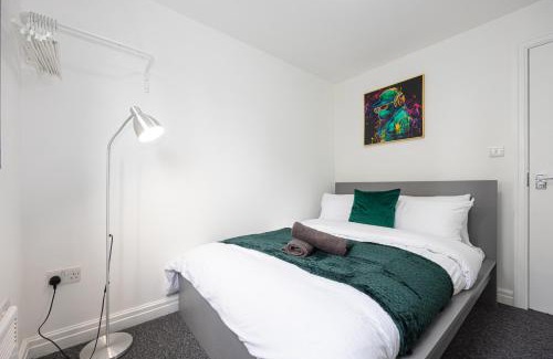 Rusholme House | The Kent- Luxury Rooms
