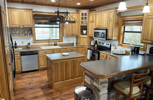 Scottsville Cabin | The Kentucky Kajun! A Beautiful 5 Bed/4 Bath Cabin On Barren River Lake.