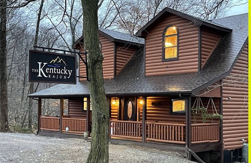 Scottsville Cabin | The Kentucky Kajun! A Beautiful 5 Bed/4 Bath Cabin On Barren River Lake.