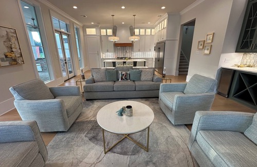 Highlands - Perkins House | The Kentwood- A Luxury Home in Baton Rouge- minutes from LSU and downtown!