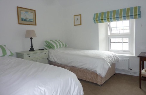 Crickhowell Hotel | The Kestrel B&B