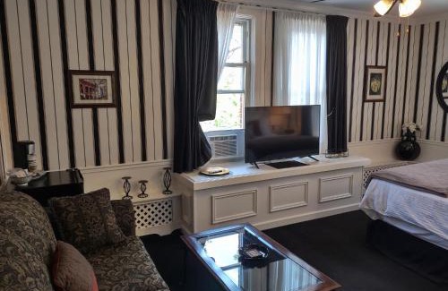 Cobourg Hotel | The King George Inn