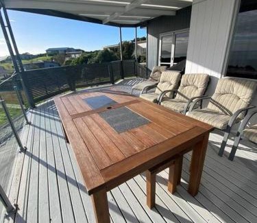 Cable Bay House | The King's Keep
