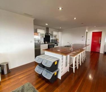Cable Bay House | The King's Keep