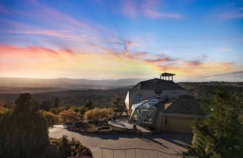 Castle Rock Apartment | The KingDome: A Unique, Royal Experience w/Hot Tub | Gym | Steam Room & Views!