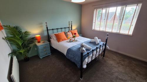 Kingsbury House | The Kingfisher, by Spires Accommodation a great location for visiting the NEC and Drayton Manor