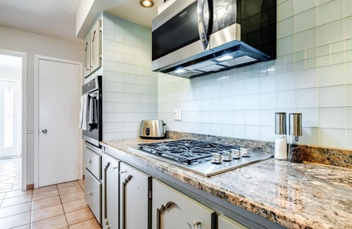 Leamington Cottage | The KingFisher Lakehouse: Your Lakeside Haven
