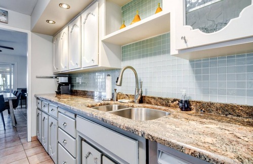 Leamington Cottage | The KingFisher Lakehouse: Your Lakeside Haven