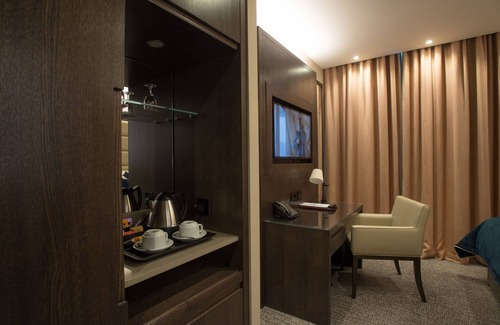 Acton Hotel | The Kings Head Hotel