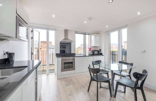 Euston Apartment | The Kings Residence - St Pancras - by Frankie Says