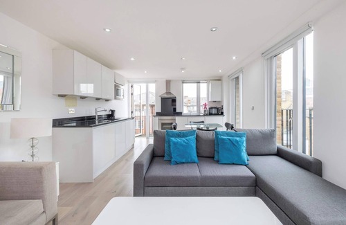 Euston Apartment | The Kings Residence - St Pancras - by Frankie Says