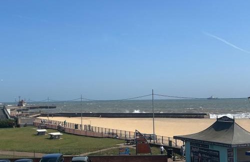 Hopton Apartment | The Kings View 4 bed exec apartment