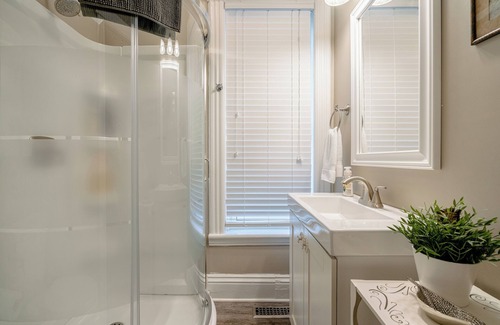 Kingsville Hotel | The Kingsville House