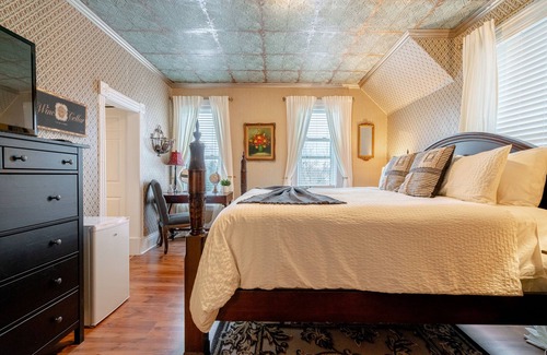 Kingsville Hotel | The Kingsville House